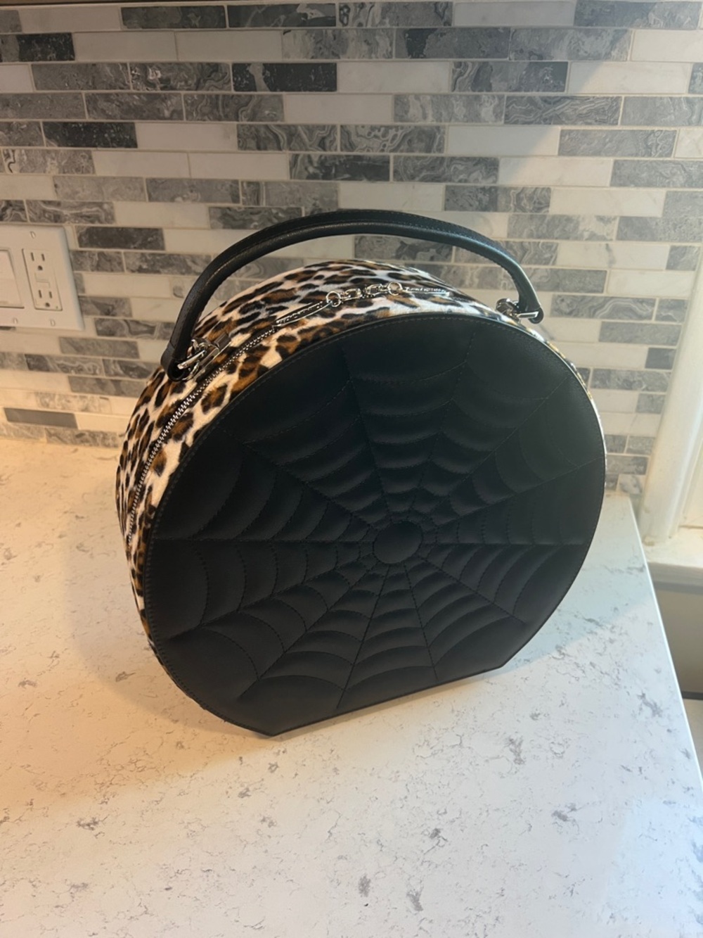 Lux de Ville Hat Box - Picture 2 of 11